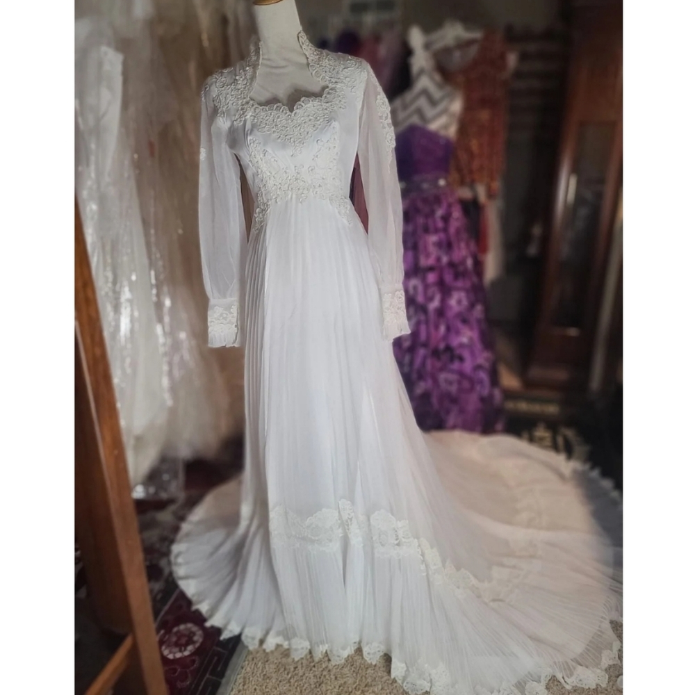 Vintage wedding dress